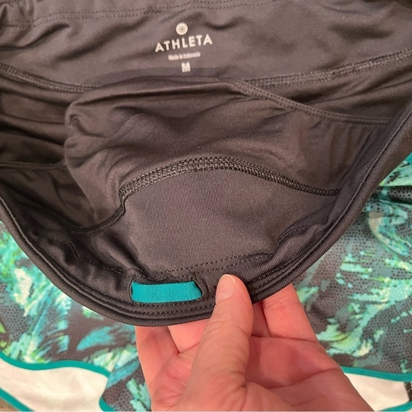 Athleta Track This Run Shorts Nepali Build In Brief Women’s Size medium - Picture 5 of 10